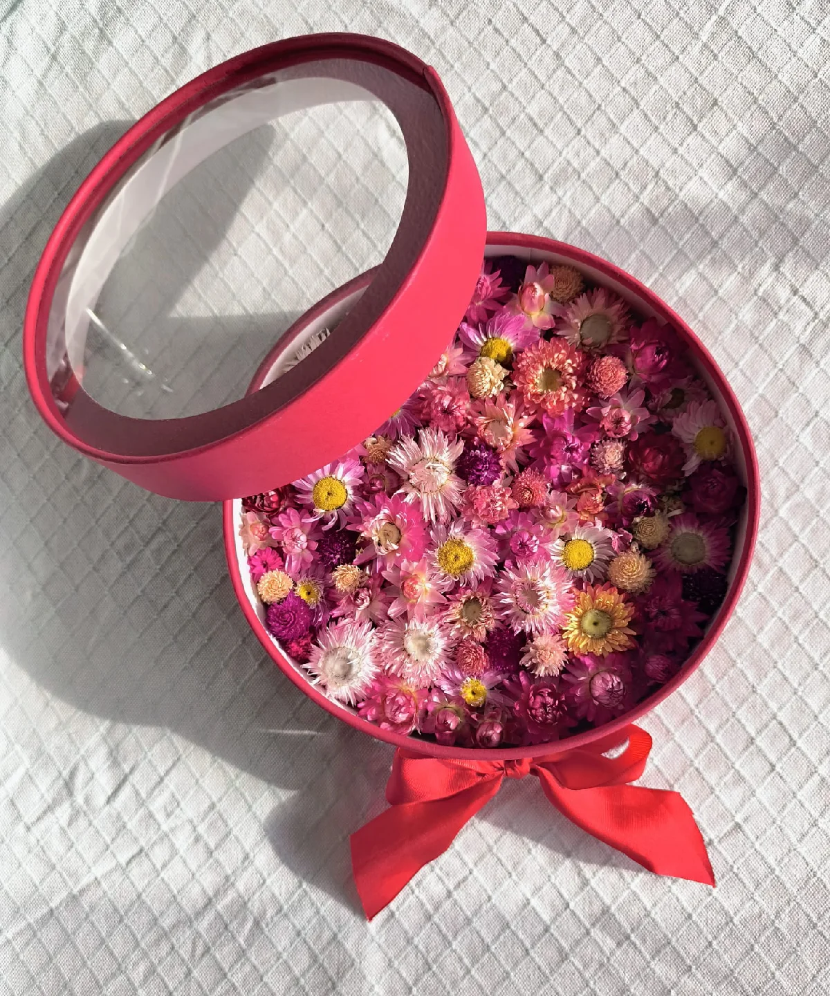 Kvetinový flowerbox červený - trvácna kvetinová dekorácia